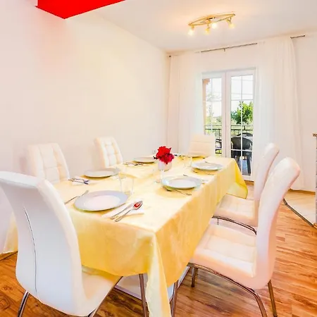 Three-bedroom In Labin Apartament *